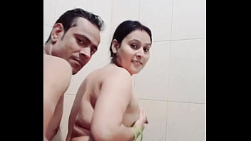 Bercinta Di Kamar Mandi Dengan Desi Yang Menggoda