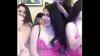 Gadis Tionghoa Seksi Lagi Asyik Main Jari Sendiri