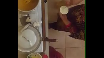 Dada Montok Tante Desi Yang Menggoda