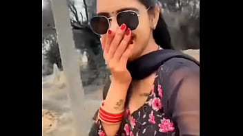 Bhabhi Lokal Menggoyang Susu Naik Turun