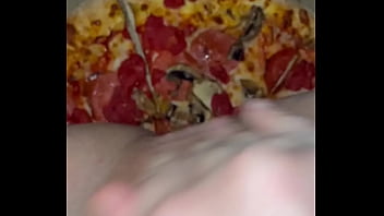 Putri Arab Yang Nakal Menggoda Di Los Angeles: Remaja Manis Main Dengan Pizza, Cokelat, Es Krim, Persik, Dan Keju Untuk Kenikmatan Asmr Yang Panas
