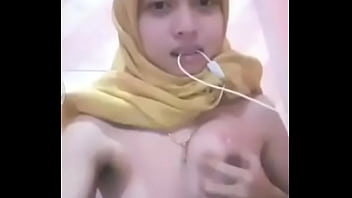 Gadis Berjilbab Yang Menggoda Dan Bergairah Tinggi
