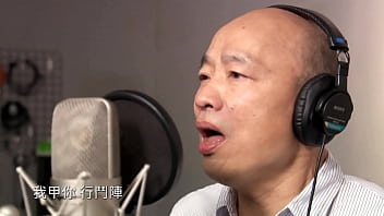 Malam Panas, Tubuhku Bergoyang Diiringi Irama Menggoda Dari Video Musik Yang Membangkitkan Nafsu.