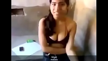 Gadis Desi Seksi Membuka Baju Dengan Penuh Gairah