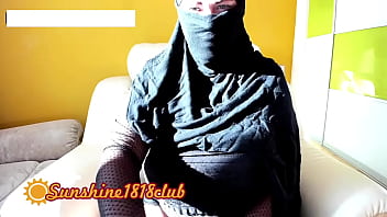 Ibu Rumah Tangga Arab Berjilbab Montok Menggoda Dan Mengocok Kontol Di Depan Kamera Tanggal 31 Oktober
