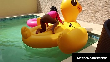 Waktunya Basah-basahan Dengan Maxinex, Bom Seks Asia Yang Siap Muncrat!
