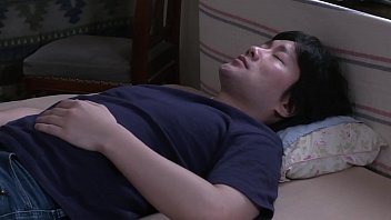 Melihat Payudara Ibu Yang Basah Kuyup, Kuroki Mari