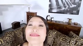 Puncak Kenikmatan Gadis Asia