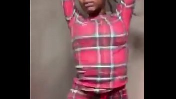 Asian Doll Menggoyangkan Pantatnya Yang Montok Dan Lembab Di Instagram Live Sambil Menyanyikan Lagu Barunya, Dengan Gerakan Mulut Yang Menggoda Dan Penuh Nafsu.