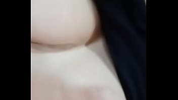 Ibu Rumah Tangga Indonesia Yang Sedang Kesepian Mengocok Memek Basahnya Sampai Memancur Deras Di Depan Kamera