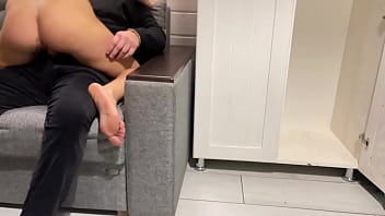 Ibu Tiri Mengintip Anak Tirinya Nonton Film Porno Dan Masturbasi Lalu Mereka Berhubungan