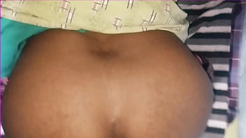 Istri Desi Nakal Bercinta Dengan Sari Yang Tersingkap