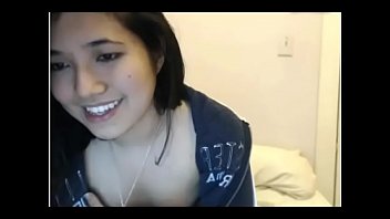 Gadis Asia Amatir Menggoda Dengan Payudara Mungilnya Di Tampilan Langsung