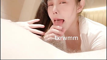 跪求主人狠狠按头深喉 用你的大鸡巴操烂我的嘴 高标服务母狗求约炮