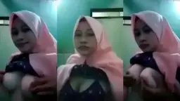 Jilbab Ketat Pamer Payudara Montok Yang Menggoda