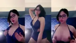 Julia Lea Pamer Tubuh Mulus Seperti Coklat Yang Menggoda