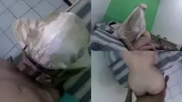 Menggoda Istri Tetangga Yang Montok Dengan Mukena Yang Menggoda