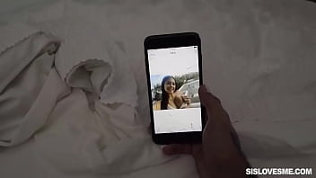 Serena Santos Menggoyang Adik Tiri Nakalnya Yang Ganas