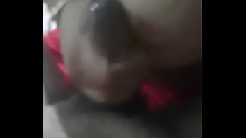 Istri Desi Menggenggam Dan Mengocok Dengan Penuh Gairah