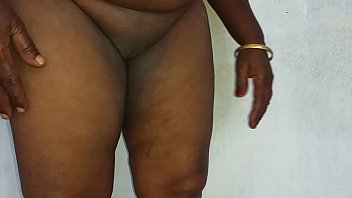 Wanita India Berdarah Panas, Vanitha, Sahabat Genit Dengan Sari Biru Menggoda, Memamerkan Payudara Montok Dan Memek Mulus, Meremas-remas Tetek Dan Menggesek Kemaluan Hingga Basah