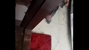Pembantu Desi Menggoda Dengan Membuka Pakaiannya