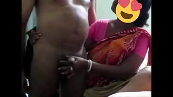Tante Desi Menggocok Hingga Memancar Deras