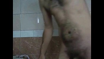 Milf Tiongkok Yang Matang Mengisap Kontol Di Kamar Mandi