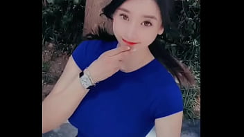 Gadis Asia Dengan Payudara Dan Bokong Yang Menggoda