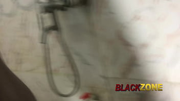 Hampir Ketahuan Ayah Tiriku Di Kamar Mandi Bersama Ibu Tiriku Yang Menggoda