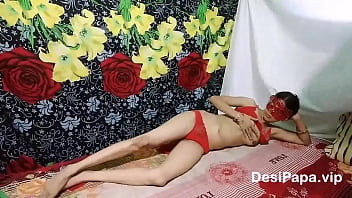 Desi Bhabhi Kurus Mengocok Memek Mulusnya Yang Tergunting Rapi Dengan Audio Hindi Yang Menggoda
