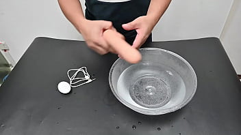 Uji Coba Dildo Dengan Remote Kontrol Yang Bisa Ngecas, Getar, Dan Panas Untuk Tahu Kualitas Pabrik China.