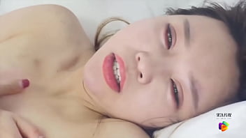 Model Cantik Uji Bakat Di Kamar Pribadi