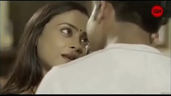 Desi Bhabhi Panas Menggoda Dengan Cowok Muda Yang Nafsu