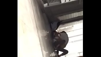 华师走廊激情碰撞，欲火难耐的缠绵瞬间
