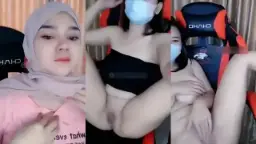 Arunika Berhijab Tapi Genit Telanjang Masturbasi Live