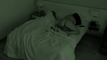 Istri Nakal Mengocok Memek Sambil Nonton Film Porno Di Samping Suami. Hampir Ketahuan!!
