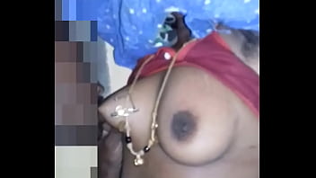 Nafsu Membara, Bibi Desi Goyang Teman Suami Dengan Erangan Hindi