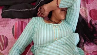 Cowok India Bikin Pacarnya Nangis-nangis Kesenengan, Terus Dia Gebukin Sampai Puas
