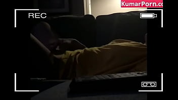 Gadis Tiongkok Masturbasi Di Kamera Yang Diretas