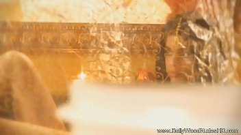 Membasahi Mawar India Dengan Hujan Gairah