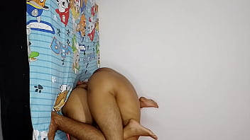 Menggila Di Kamar Saudara Tiriku, Istri Jalang Itu Digencet Kasar Dan Dia Masuk Saat Kami Lagi Panas-panasnya