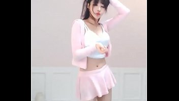 Angela Manjusaka: Tarian Menggoda Streamer Seksi Dari Tiongkok