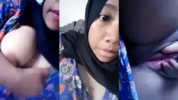 Gadis Berhijab Cantik Pamer Kemesraan Ranum