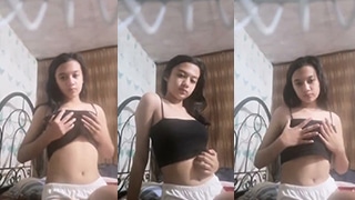 Gadis Smp Cantik Mainkan Memeknya Yang Basah