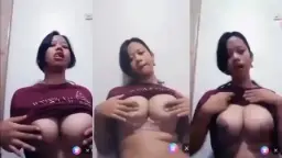 Goyang Payudara Panas Di Live Streaming