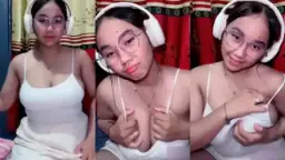 Goyangan Hot Lisa Chan Hana Yang Bikin Tiktok Geger