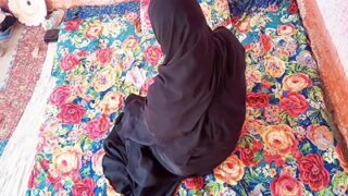 Kakak Pakistan Menggoyangkan Pantatnya Di Atas Kontol Abang