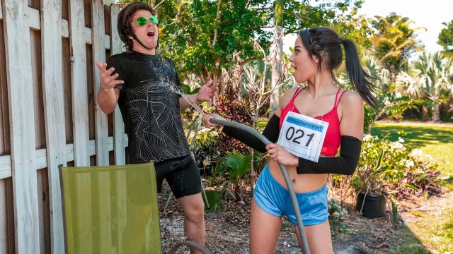 Maya Bijou Digejot Pelatihnya Yang Kejam, Tubuhnya Dihajar Untuk Persiapan Marathon Yang Panas Dan Melelahkan