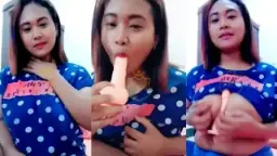 Mbak Iyem Ngesep Dildo Jepit Di Payudara Montoknya