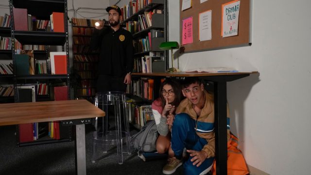 Menggoda Di Perpustakaan: Petualangan Panas Reality Kings